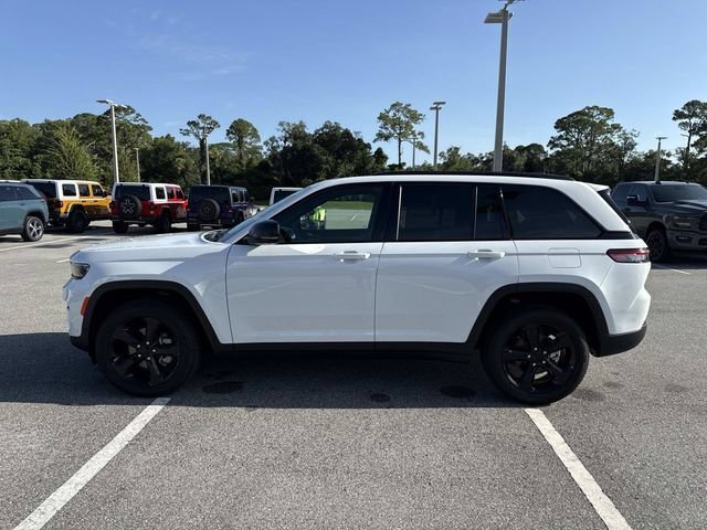 Used 2025 Jeep Grand Cherokee Limited w/ Luxury Tech Group II AWD/4WD image 6