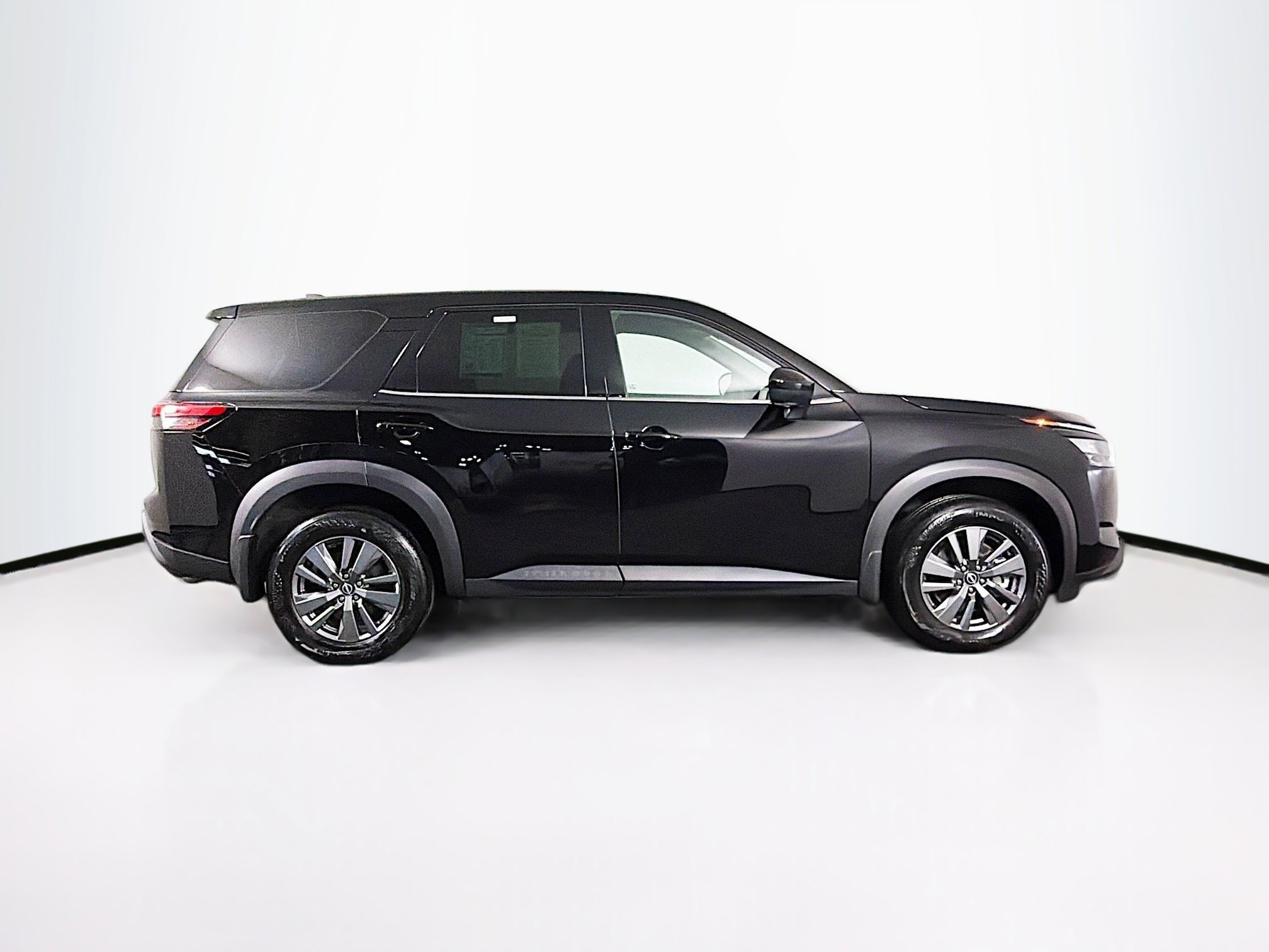 Used 2024 Nissan Pathfinder S image 9