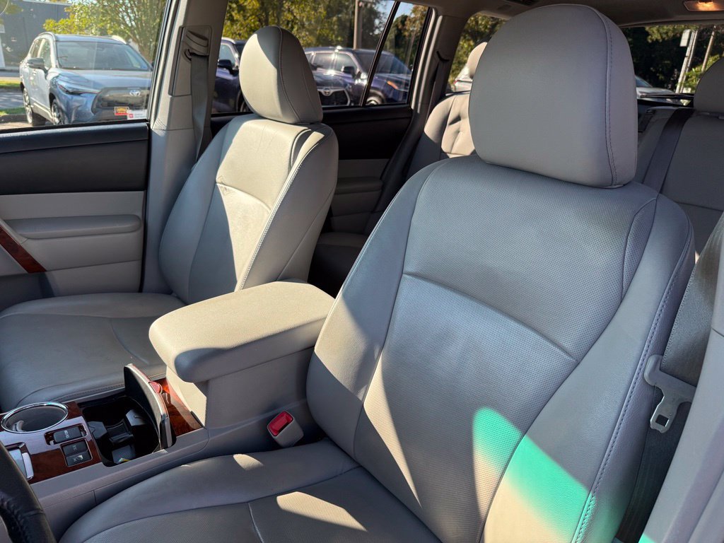 Used 2013 Toyota Highlander Limited AWD/4WD image 11