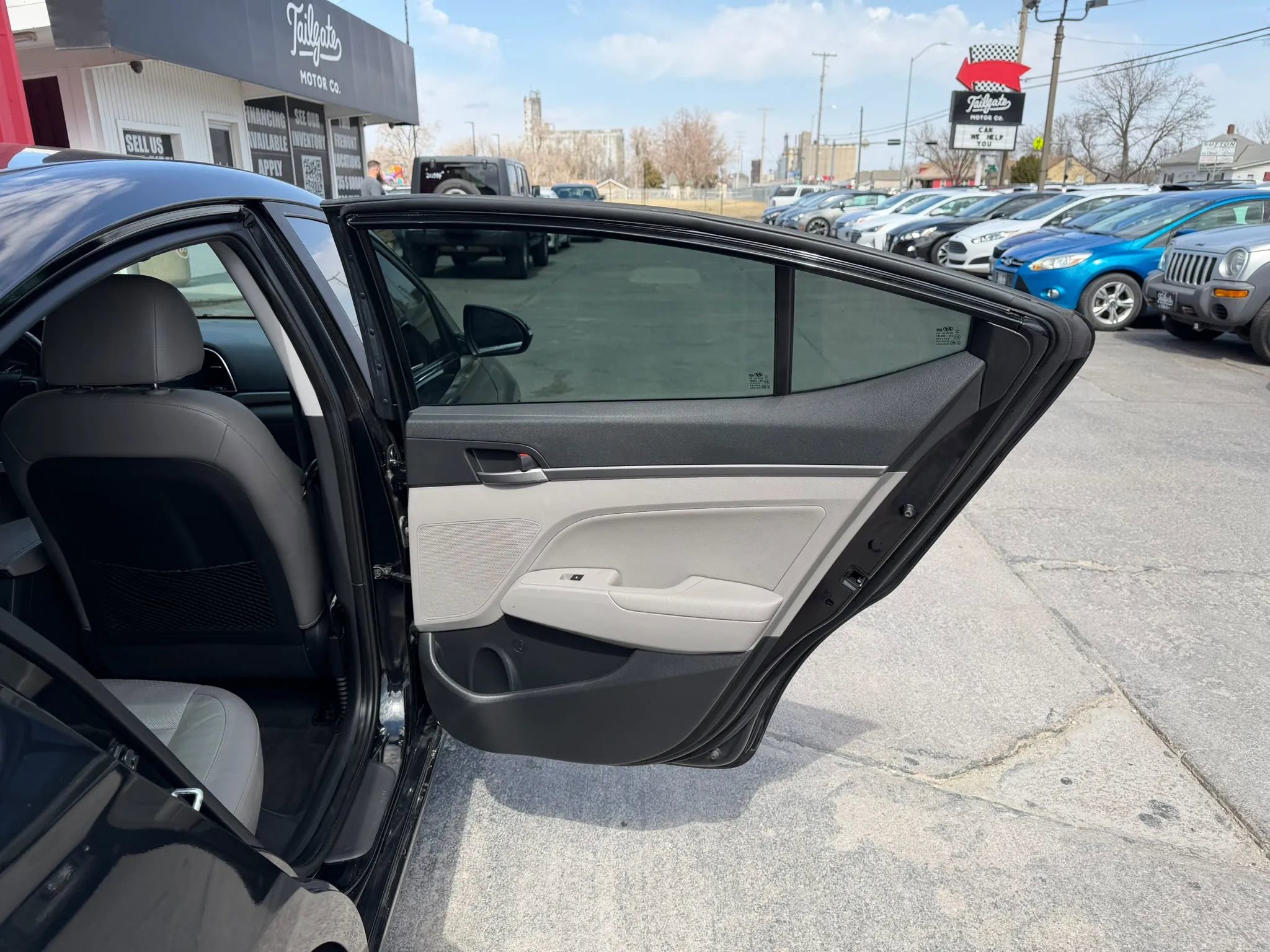 Used 2018 Hyundai Elantra Limited FWD image 15