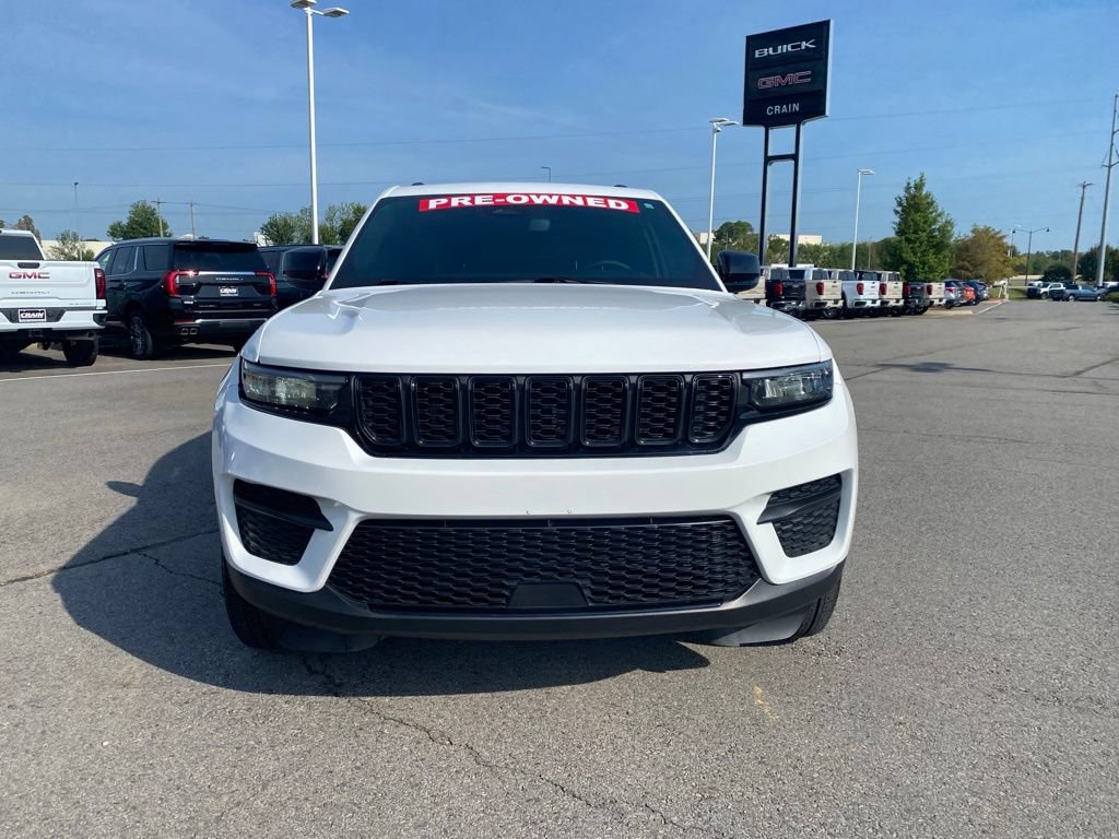 Used 2024 Jeep Grand Cherokee Altitude AWD/4WD image 2