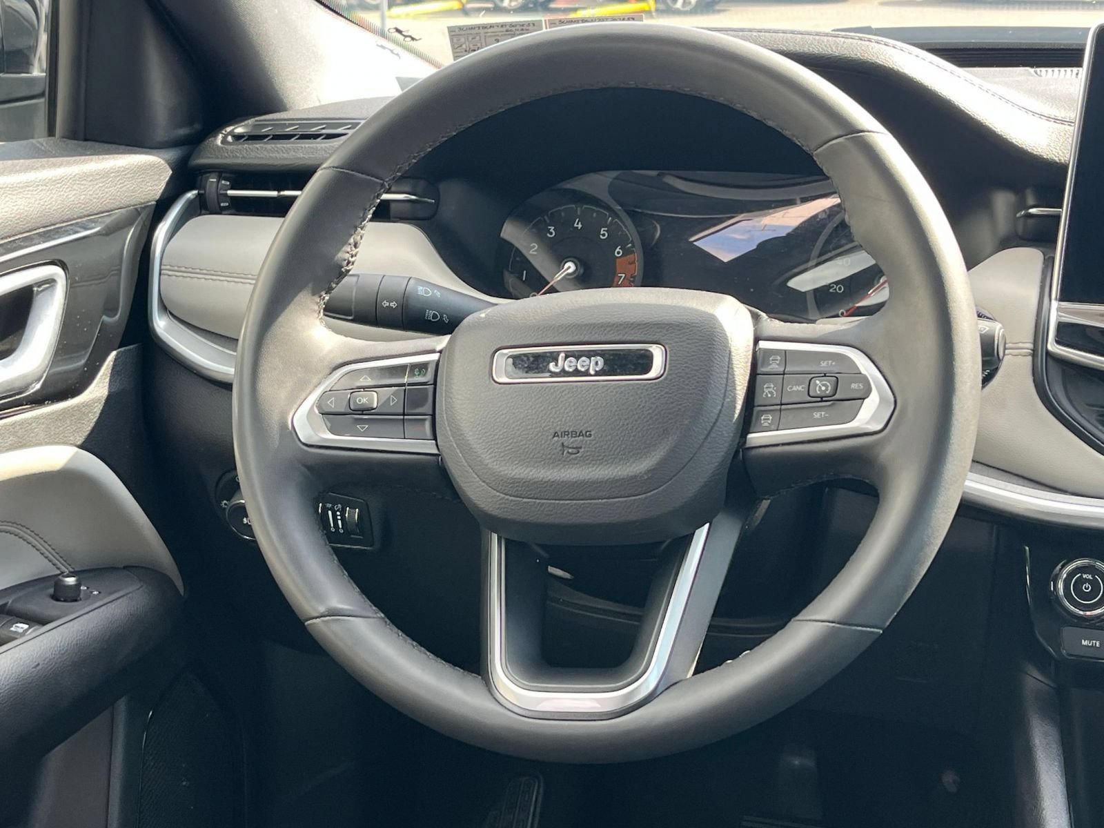 Used 2025 Jeep Compass Limited AWD/4WD image 28
