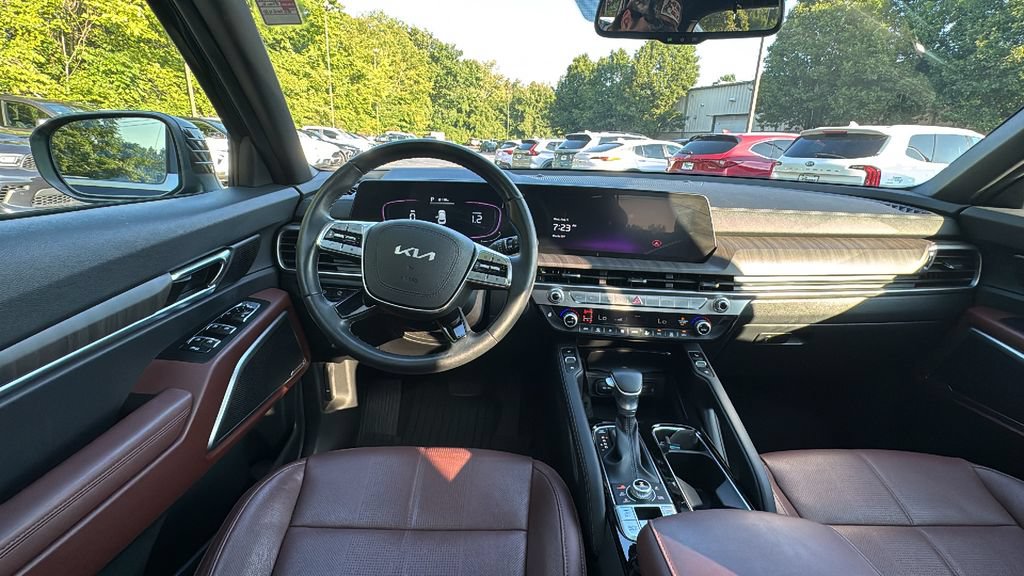 Used 2024 Kia Telluride EX w/ EX Captain's Chair Package AWD/4WD image 9