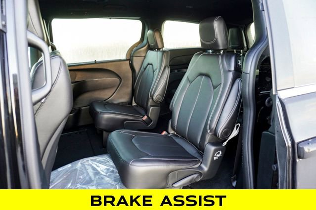 New 2026 Chrysler Pacifica Select image 8