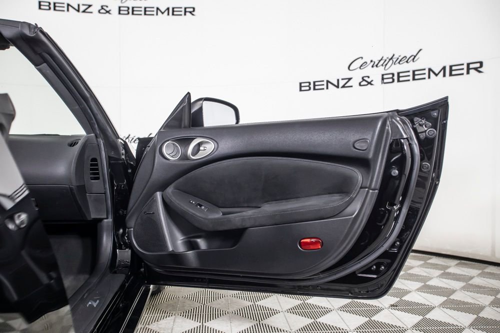 Used 2018 Nissan 370Z Touring image 20