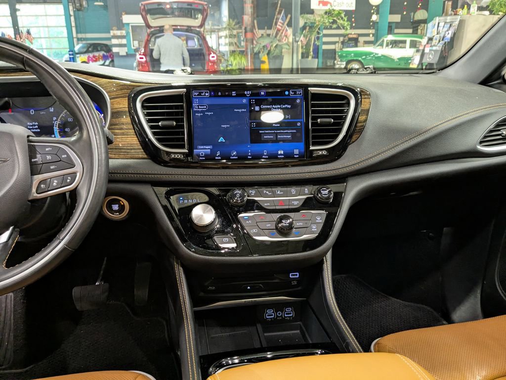 Used 2021 Chrysler Pacifica Pinnacle image 13