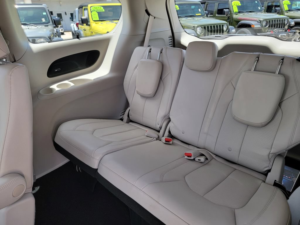 Used 2018 Chrysler Pacifica Touring-L Plus w/ Advanced Safetytec Group FWD image 13