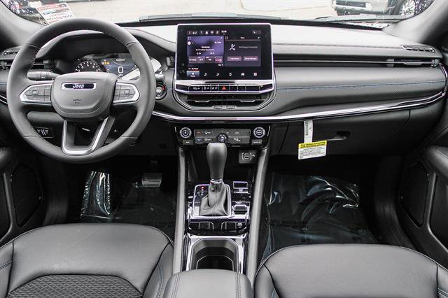 New 2026 Jeep Compass Latitude image 12