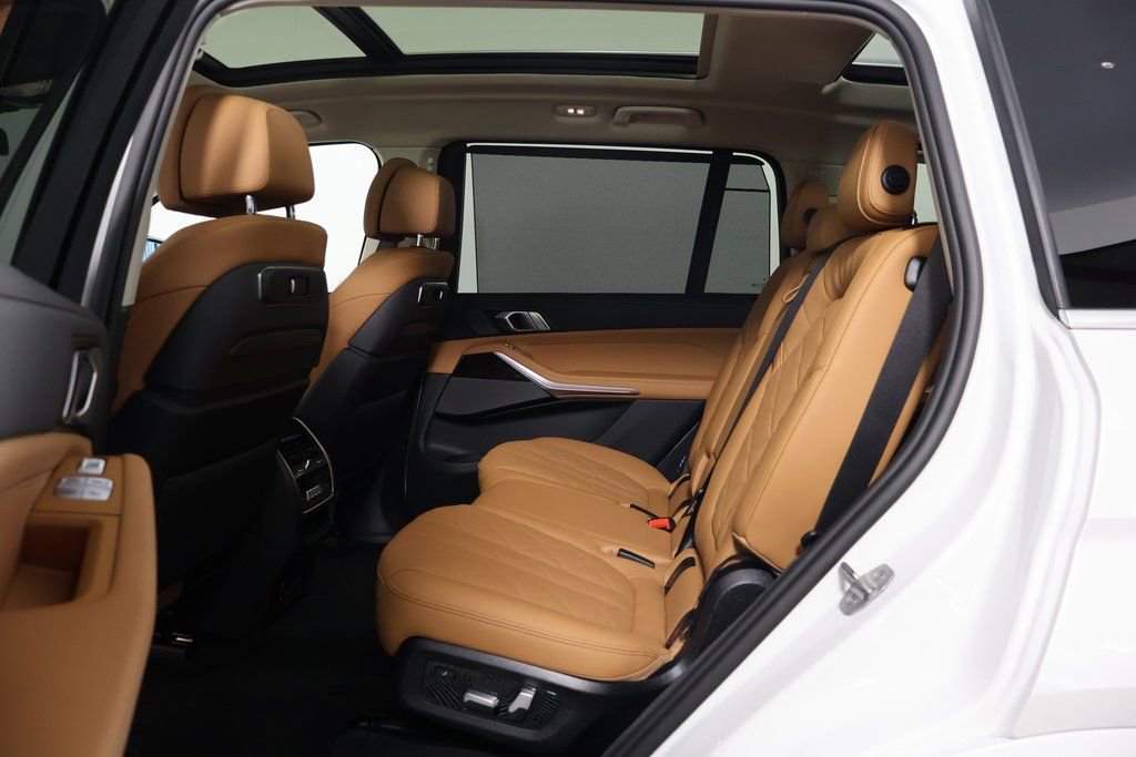Used 2026 BMW X7 xDrive40i w/ Premium Package image 11