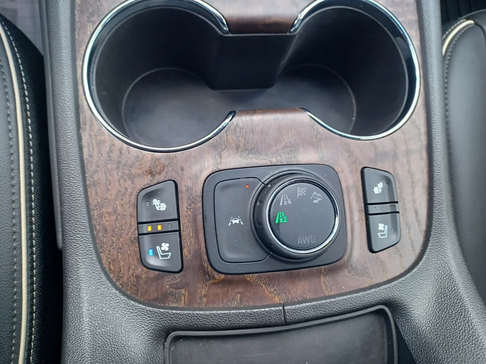 Used 2023 GMC Acadia Denali w/ Denali Technology Package AWD/4WD image 15