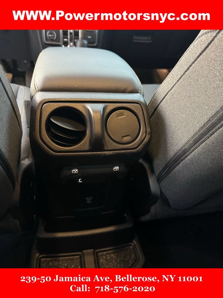 Used 2025 Jeep Wrangler Unlimited Sahara w/ Safety Group AWD/4WD image 27