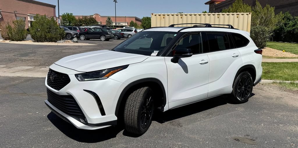 Used 2023 Toyota Highlander XSE AWD/4WD image 4