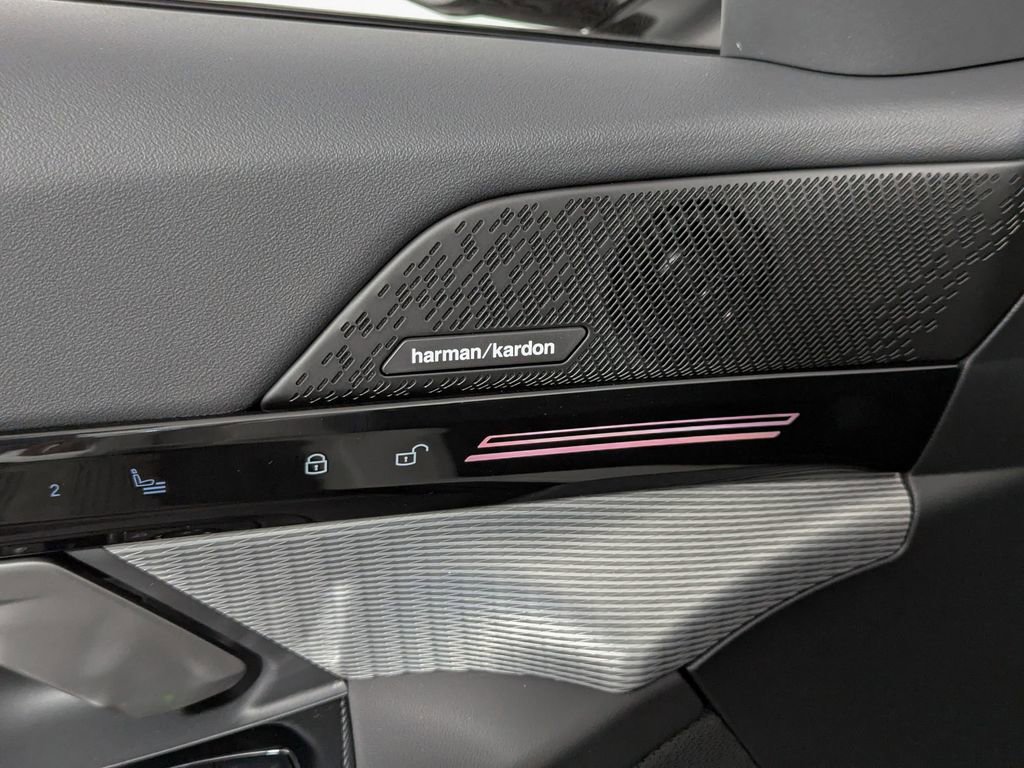 New 2026 BMW 530i xDrive w/ M Sport Package image 11