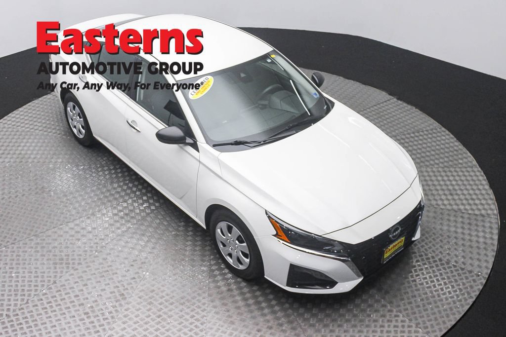 Used 2024 Nissan Altima 2.5 S FWD image 3