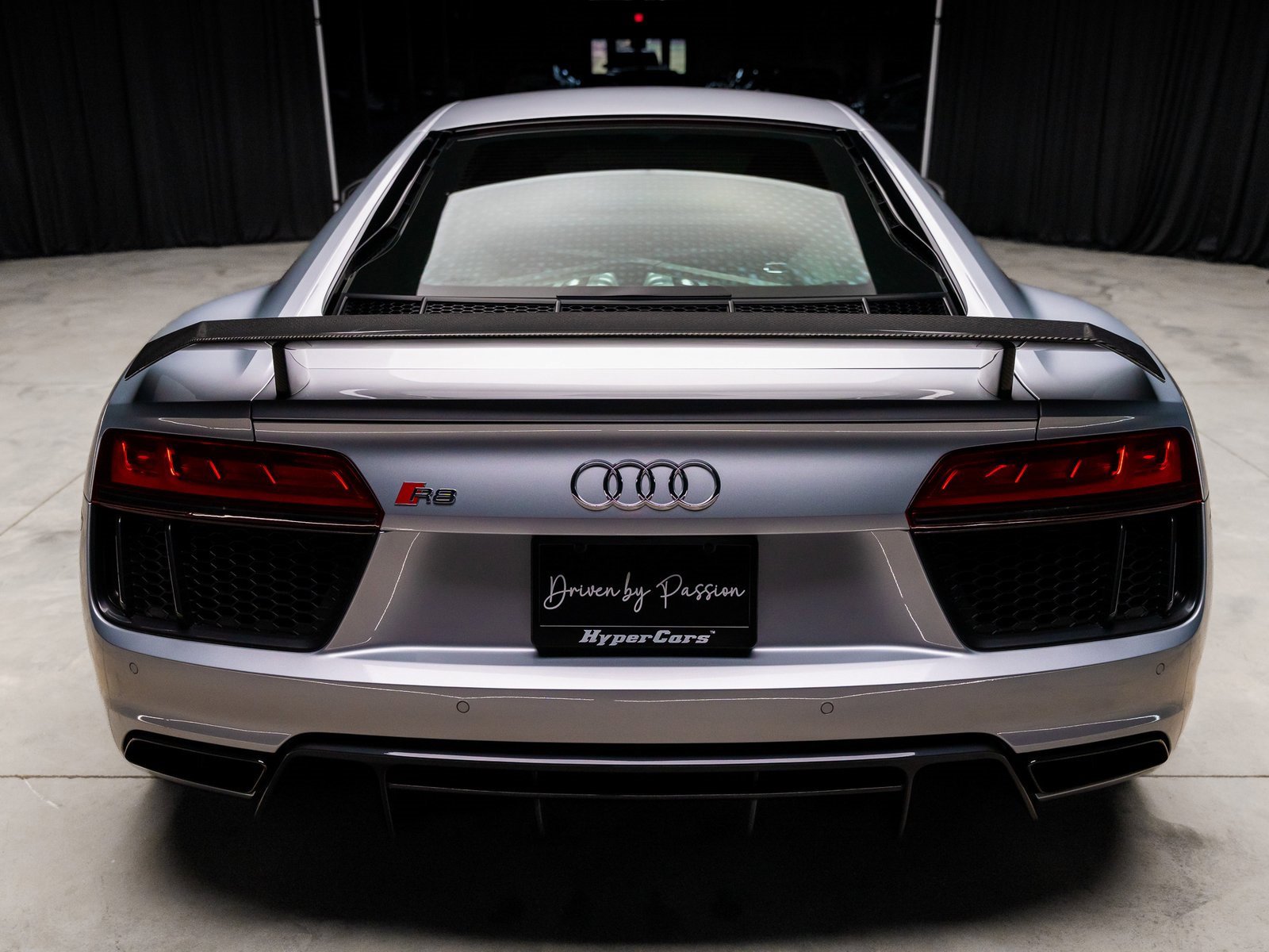 Used 2018 Audi R8 V10 w/ Premium Package image 35