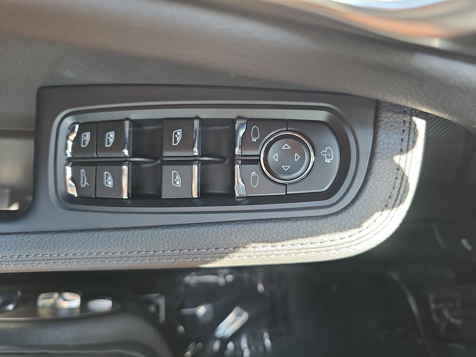 New 2026 Porsche Macan S AWD/4WD image 18