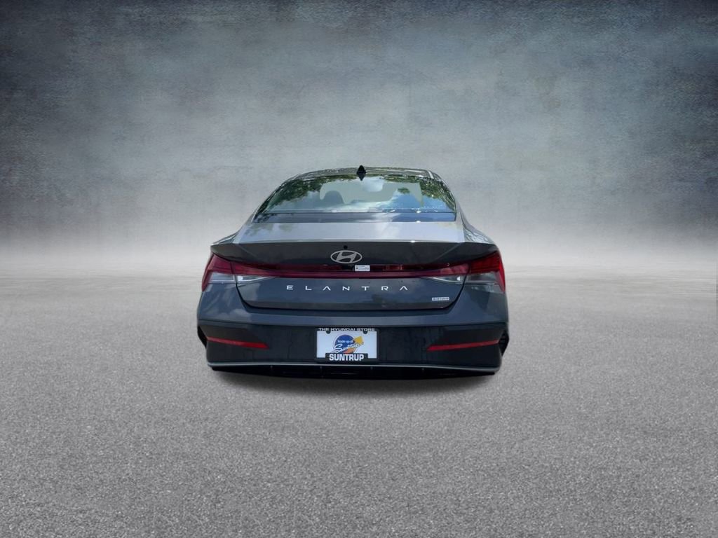 Used 2025 Hyundai Elantra Blue image 20