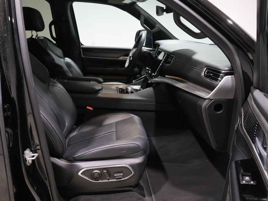 Used 2024 Jeep Wagoneer L Series III w/ Flexible Seating Group image 25