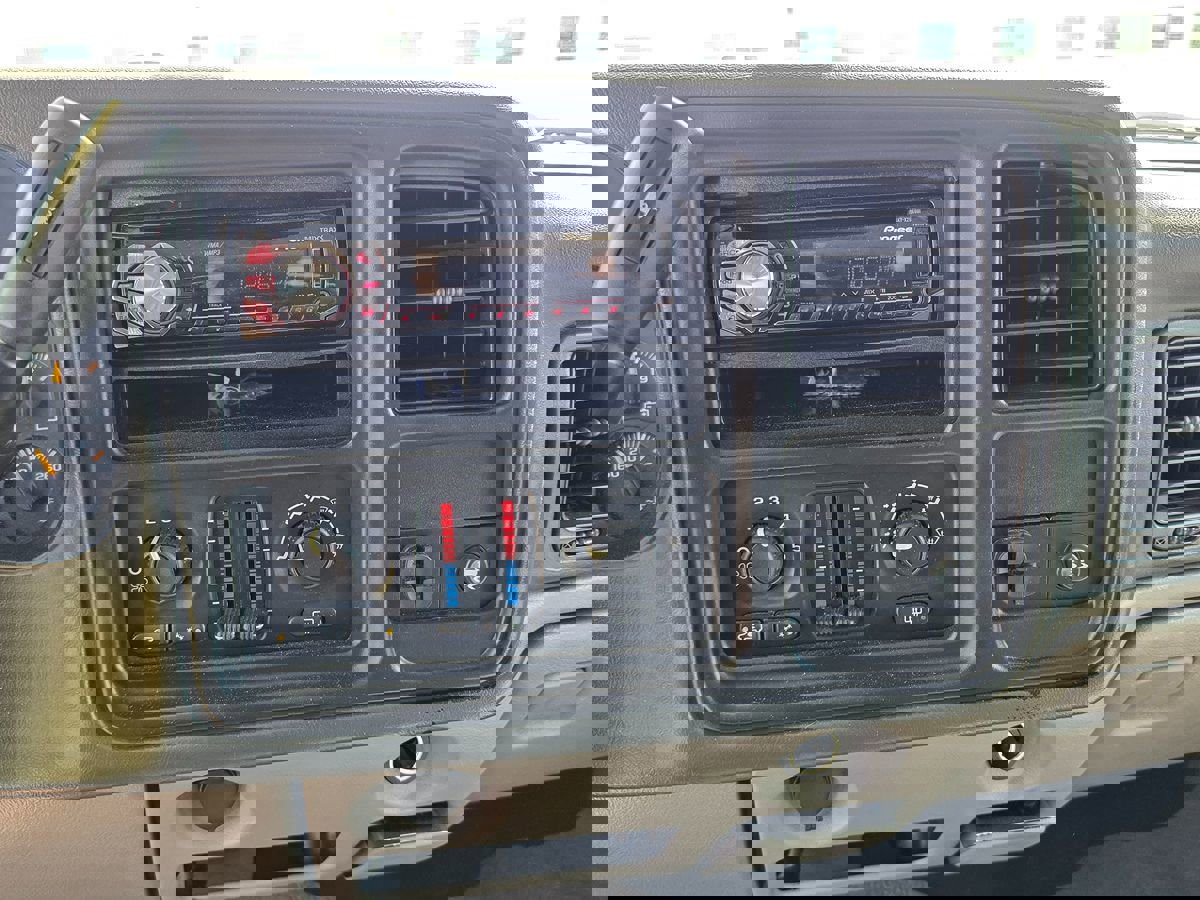 Used 2005 Chevrolet Avalanche Z71 w/ Preferred Equipment Group image 21