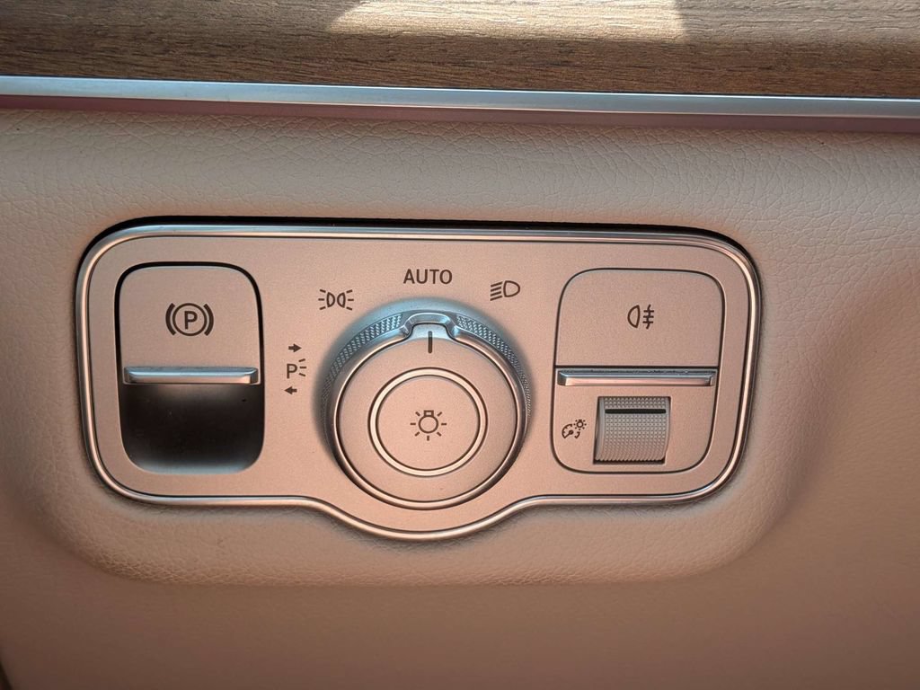 Used 2020 Mercedes-Benz GLS 450 4MATIC image 27