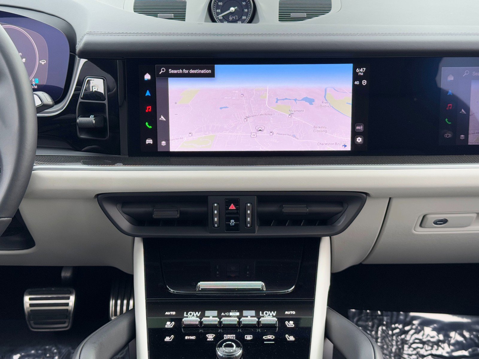 Used 2024 Porsche Cayenne Turbo AWD/4WD image 33