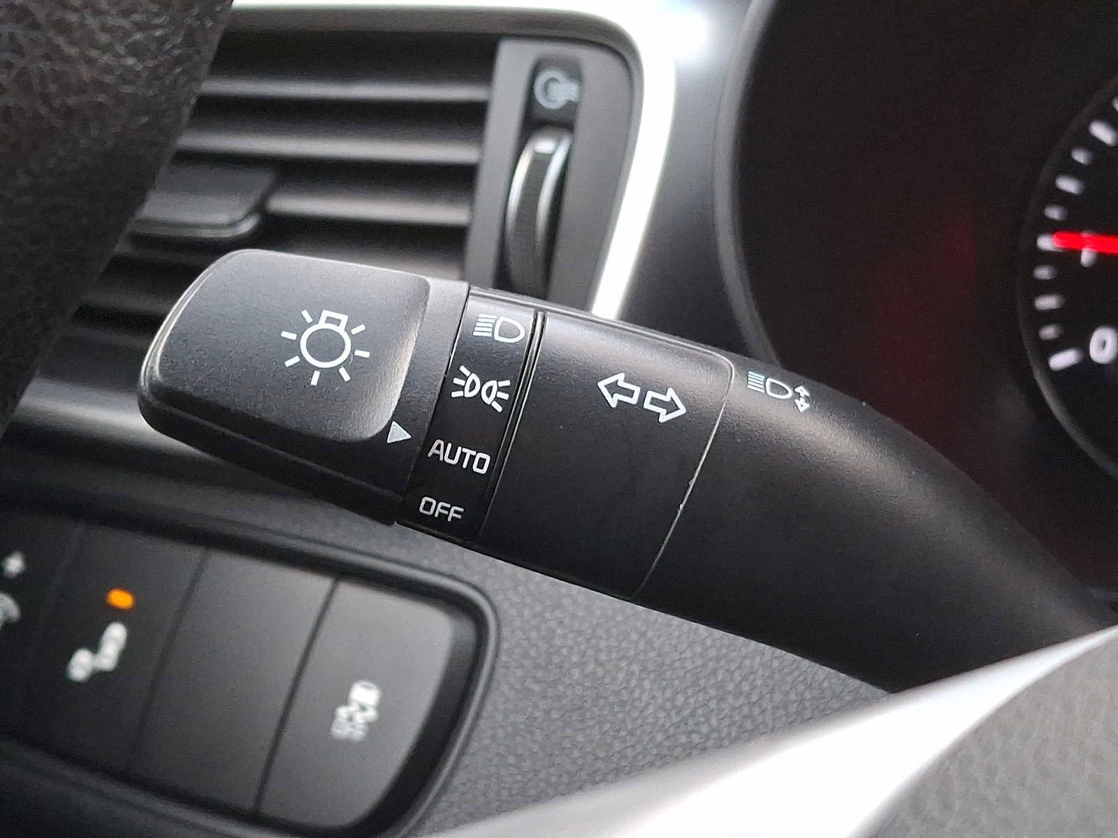 Used 2019 Kia Sorento LX image 24