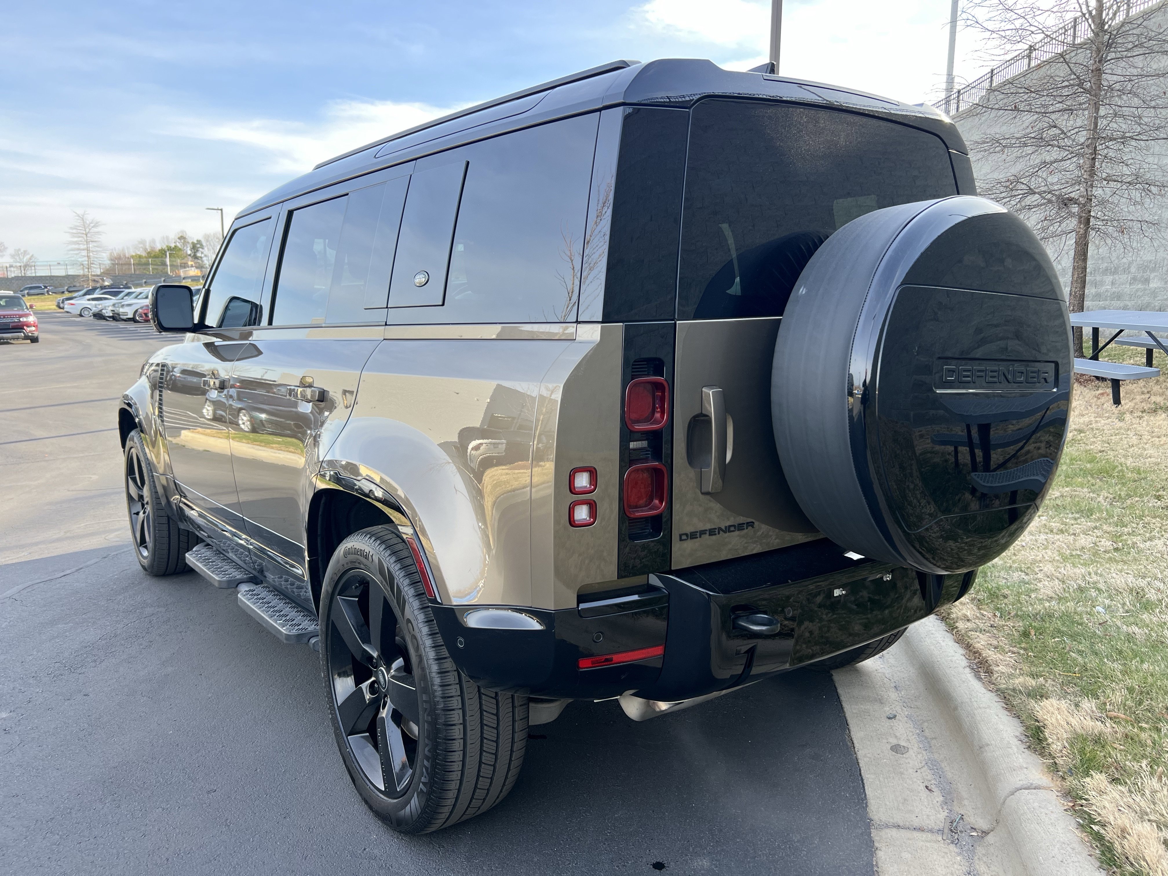 Certified 2024 Land Rover Defender 110 X-Dynamic SE image 5