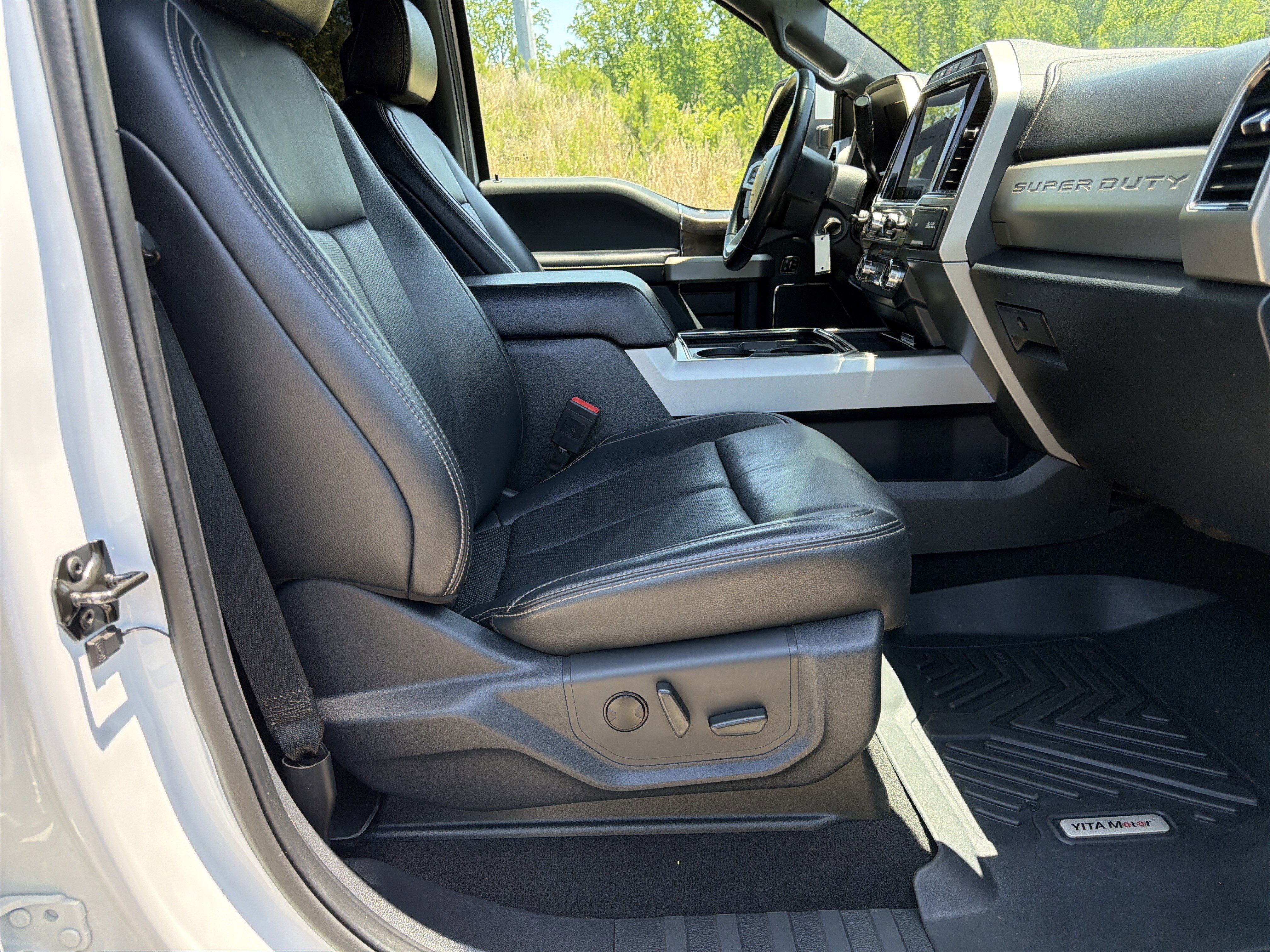 Used 2022 Ford F250 Lariat w/ Lariat Value Package AWD/4WD image 13