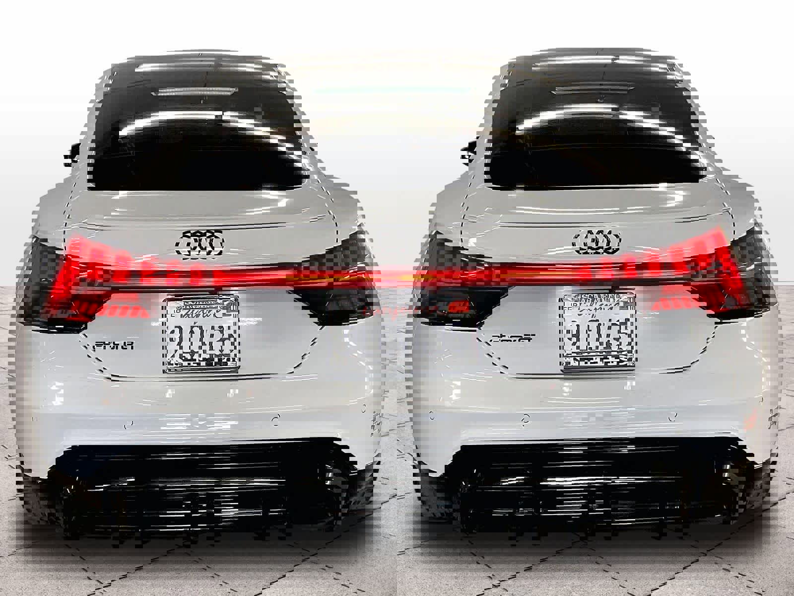 Used 2024 Audi e-tron GT Prestige image 7