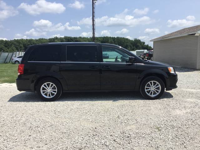 Used 2018 Dodge Grand Caravan SXT FWD image 2