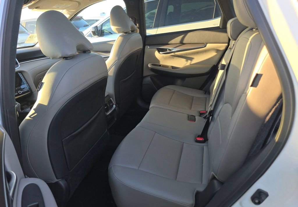Used 2023 INFINITI QX50 Luxe FWD image 7
