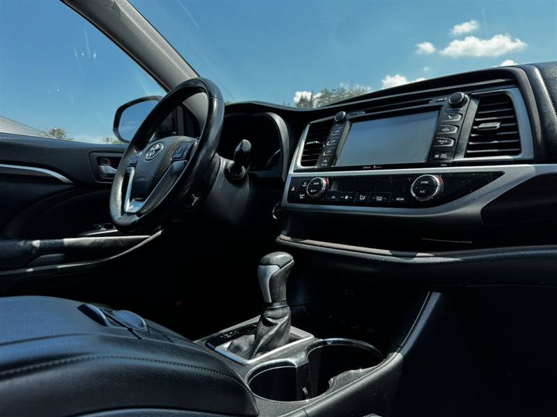 Used 2015 Toyota Highlander Limited AWD/4WD image 16