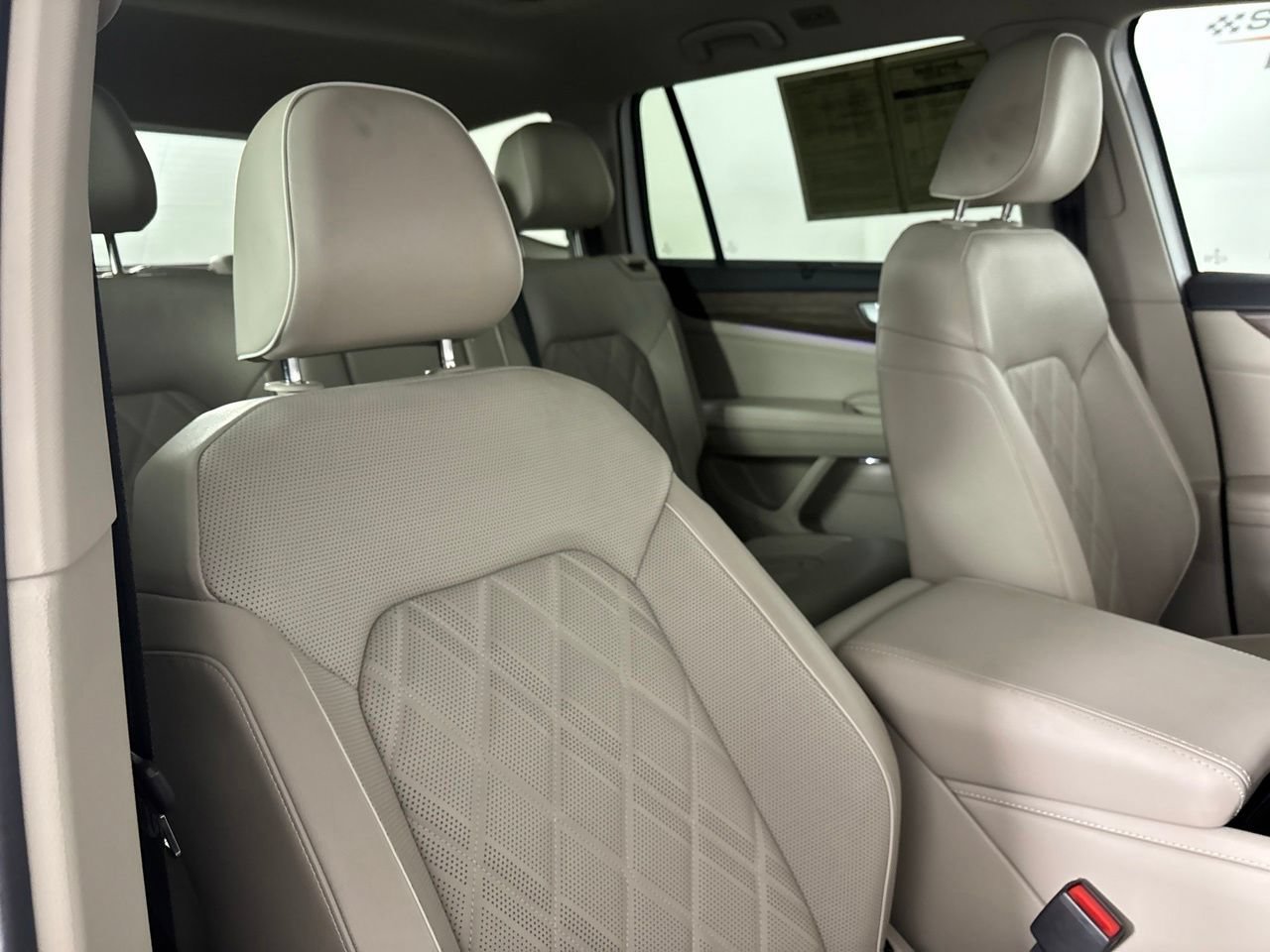 Used 2024 Volkswagen Atlas SEL Premium R-Line AWD/4WD image 31