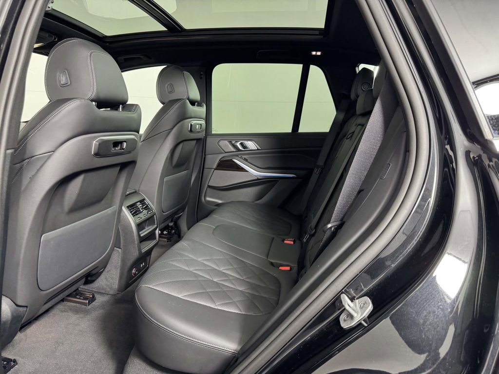 Used 2025 BMW X5 xDrive50e w/ Premium Package image 32
