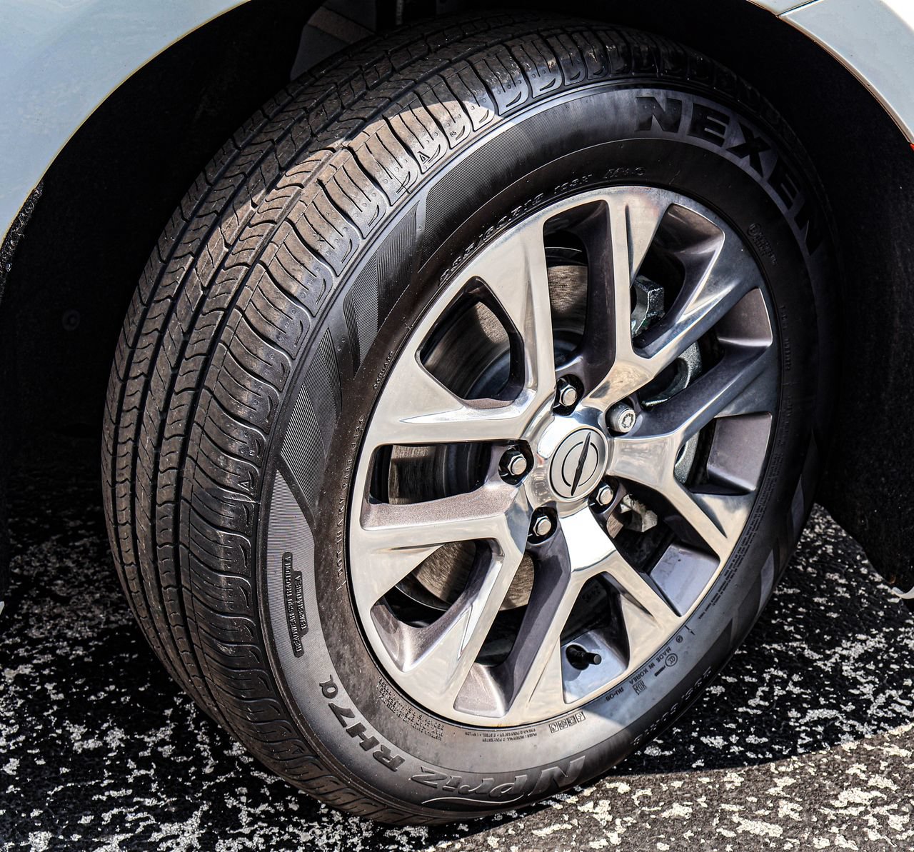 Used 2025 Chrysler Pacifica Pinnacle FWD image 4