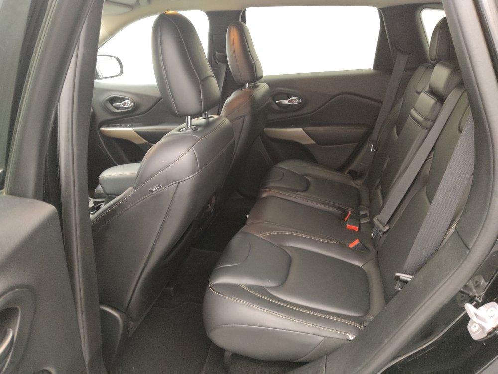 Used 2017 Jeep Cherokee Limited image 18