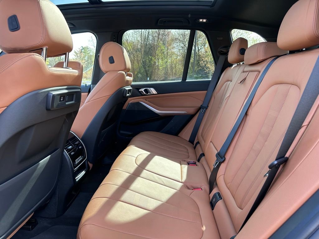 Used 2022 BMW X5 xDrive40i w/ M Sport Package AWD/4WD image 19