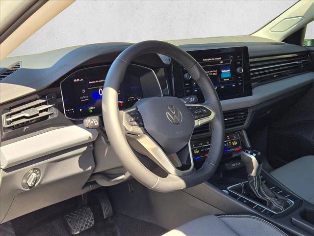 Used 2025 Volkswagen Jetta SE image 9