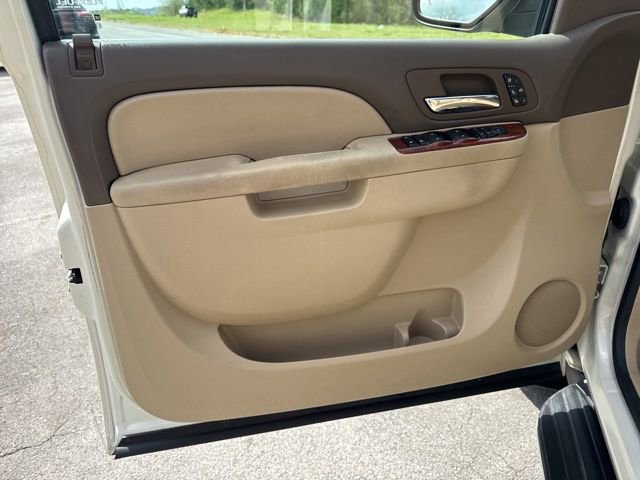 Used 2013 Chevrolet Avalanche LTZ image 17