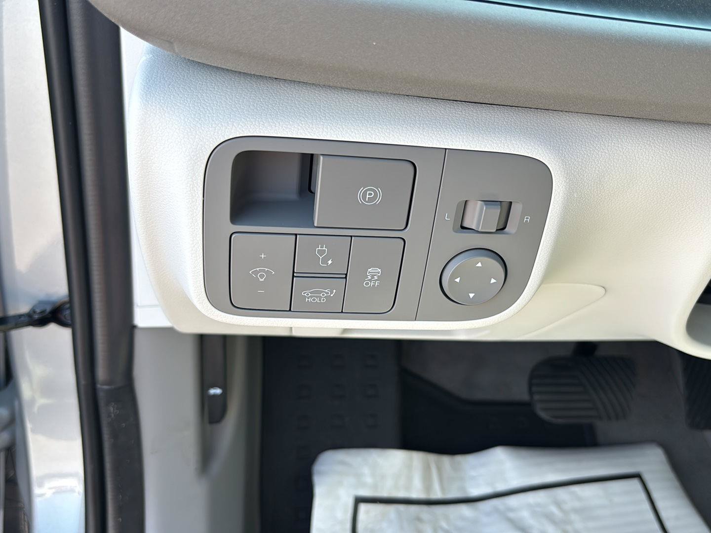 New 2024 Hyundai Ioniq 6 SEL AWD/4WD image 14