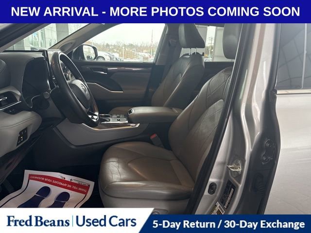 Used 2023 Toyota Highlander Platinum image 10