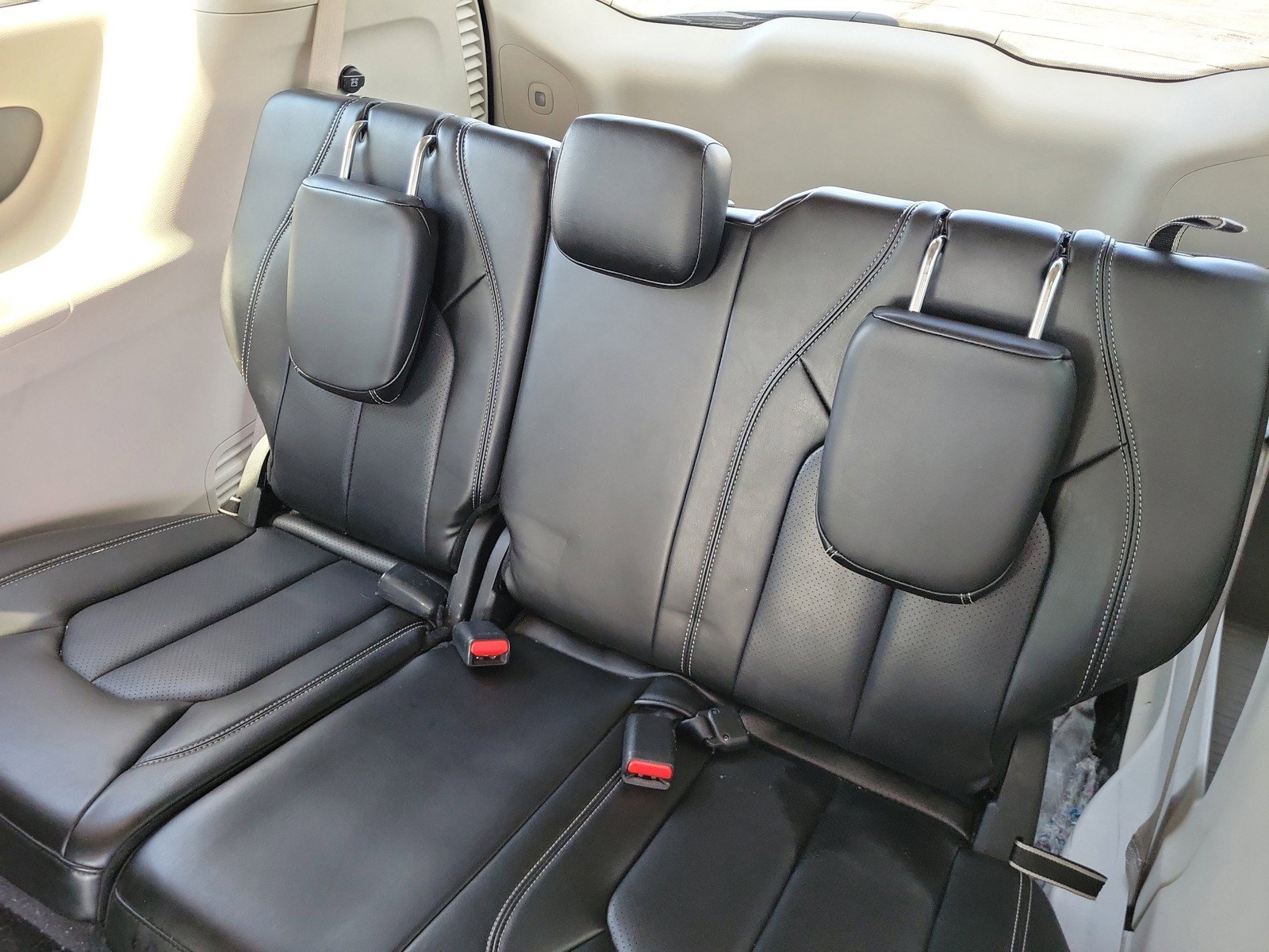 Used 2023 Chrysler Pacifica Touring-L FWD image 11