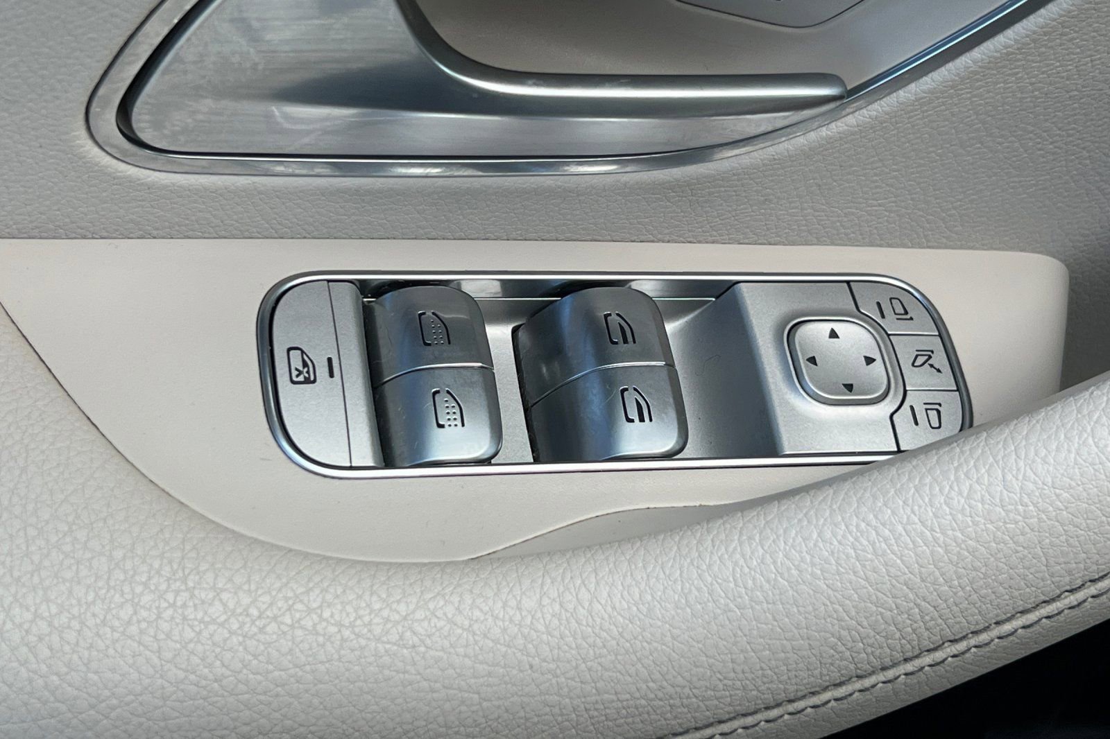 Used 2022 Mercedes-Benz GLS 450 4MATIC image 15