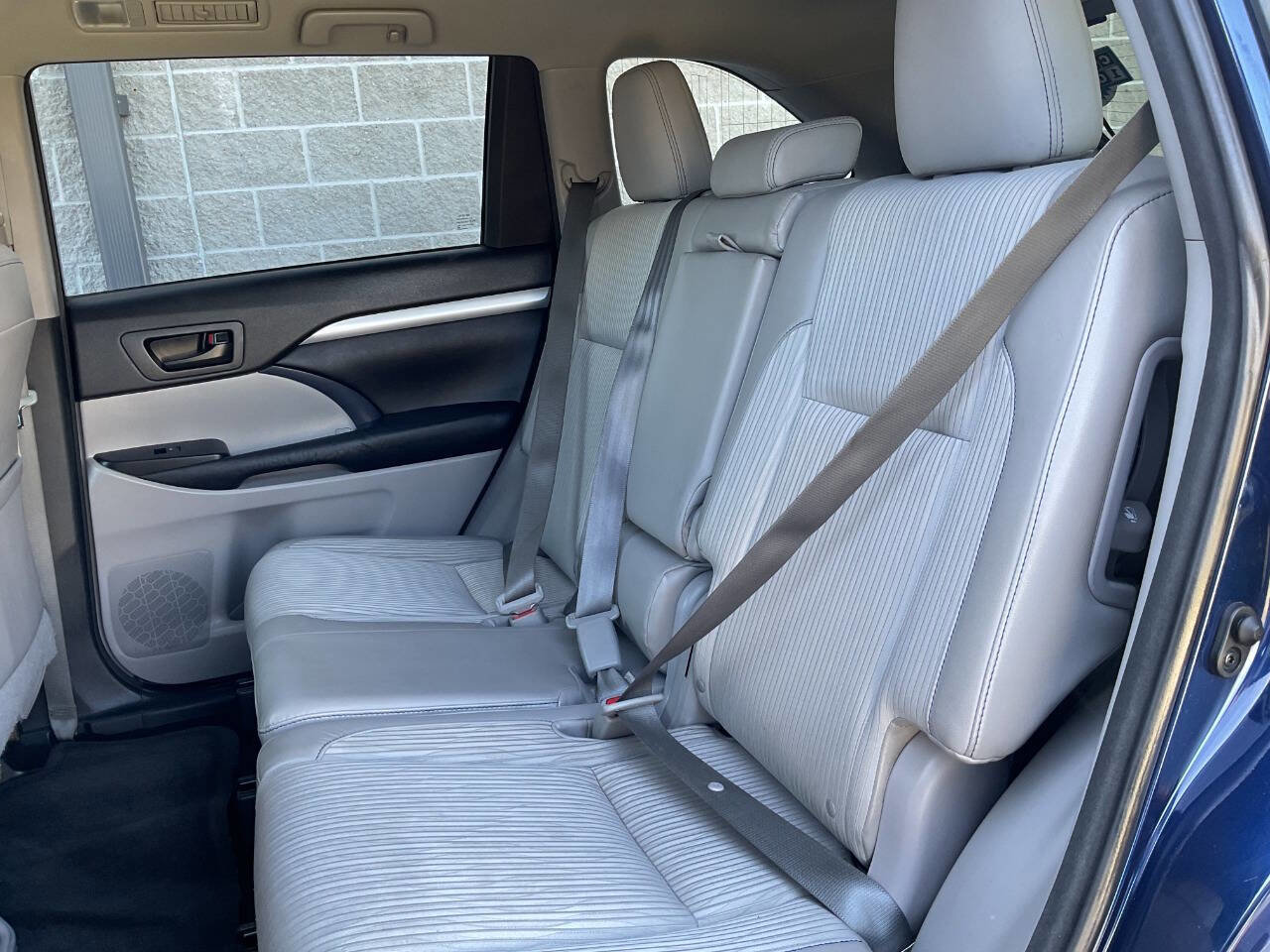 Used 2015 Toyota Highlander Plus AWD/4WD image 30