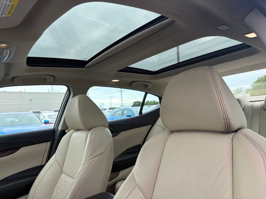 Used 2018 Nissan Maxima Platinum FWD image 12