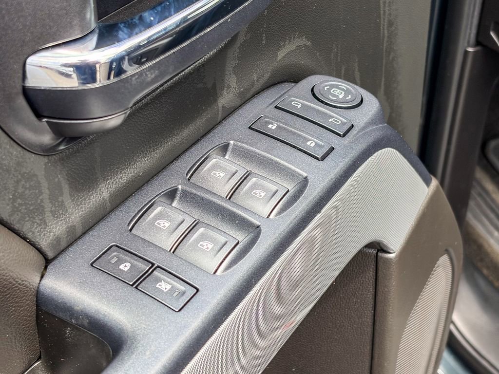 Used 2018 Chevrolet Silverado 1500 LT w/ All Star Edition AWD/4WD image 47