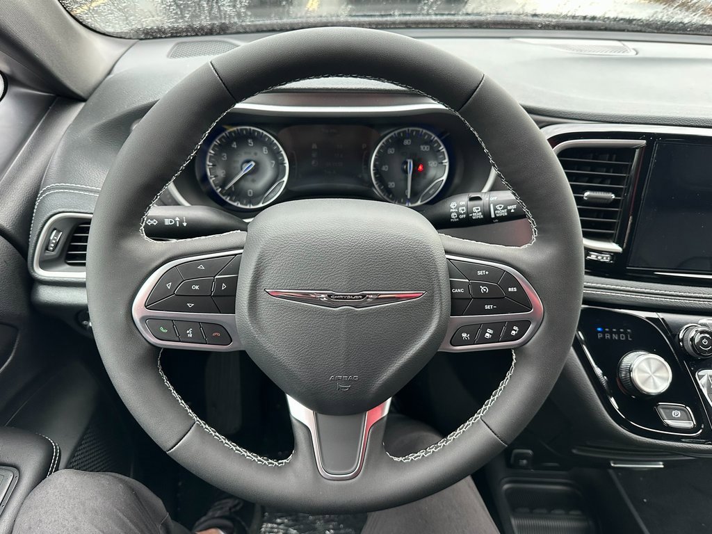 New 2026 Chrysler Pacifica Select image 2