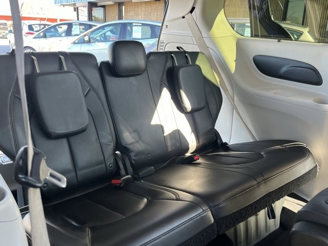 Used 2017 Chrysler Pacifica Touring-L image 14