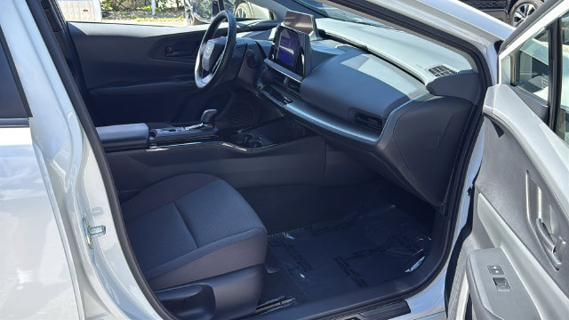 Used 2024 Toyota Prius LE FWD image 12