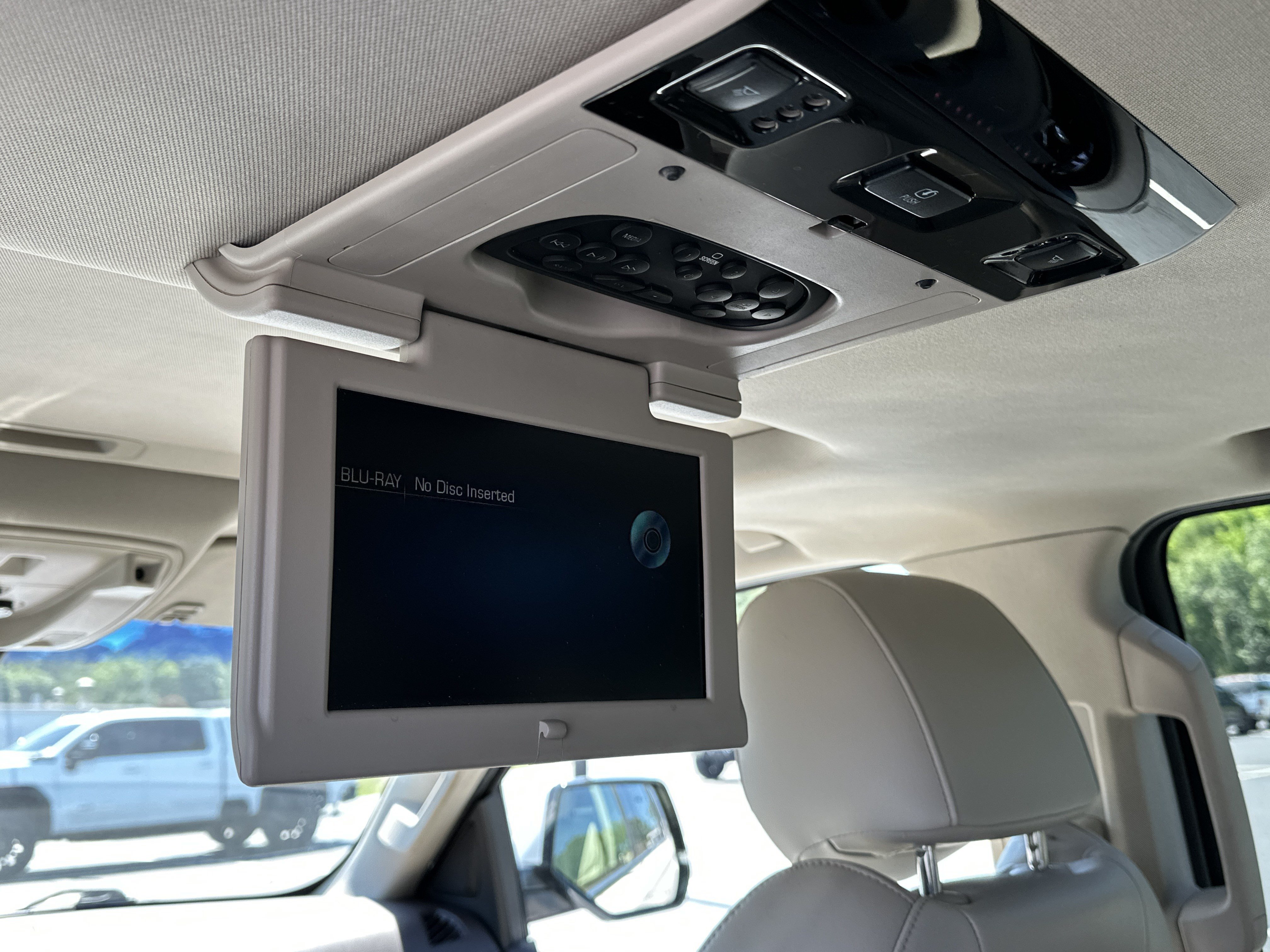 Used 2016 Cadillac Escalade ESV Luxury RWD image 17